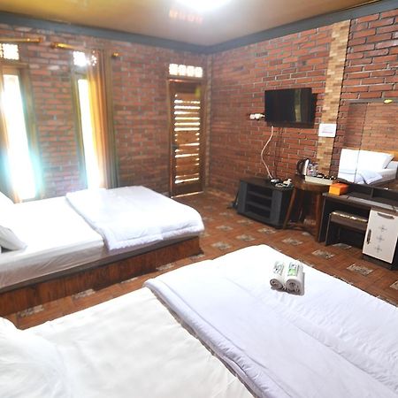 Villa Kopiori Yogyakarta Bagian luar foto